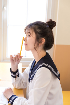 女性正面完整的身体结构